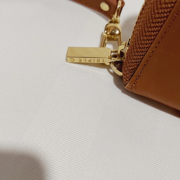 TRIPLE C PHONE CHARGING WALLET NWOT! - Picture 2 of 8